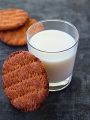 Wall Mural - Glass of fresh milk and cinnamon crispbread