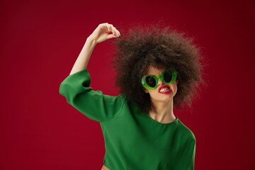 Canvas Print - woman with afro hairstyle wearing glasses red lips posing