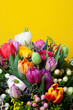 Bunte Blumenstrauß für Ostern