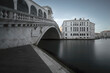 Die Rialtobrücke in Venedig, Italien, Langzeitbelichtung