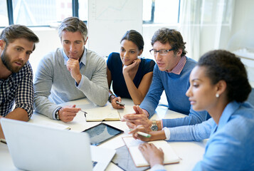 Aufkleber - faster, more efficient meetings with the help of technology. a group of business colleagues discussi