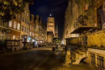 Sticker - Night Shot Looking Down Piwna Street (Ulica Piwna) towards St Mary's Church, Gdansk