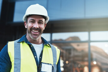 Aufkleber - Big or small, Ill build it. Shot of a engineer standing in front of a building.