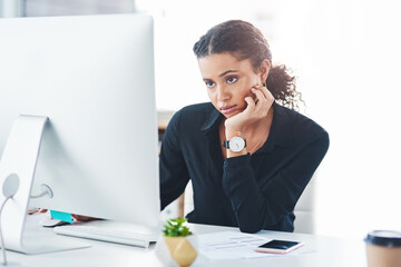Aufkleber - Her determination has started to fade. Shot of a young businesswoman looking bored while working on a computer in an office.