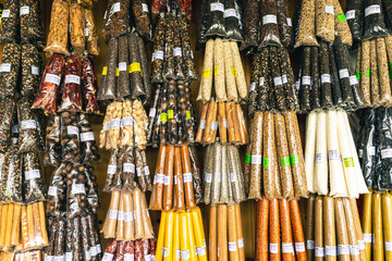 Canvas Print - Traditional spices in local market in Sri Lanka. 