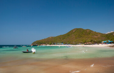 Canvas Print - Boat on the beach