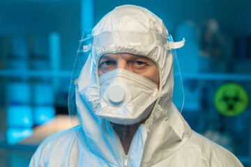 Aufkleber - Face of male researcher in biohazard suit, respirator and protective screen looking at camera against interior of laboratory