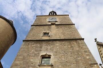 Le beffroi ou tour de l'horloge, construit au 15eme siecle, ville de Avallon, département de l'Yonne, France