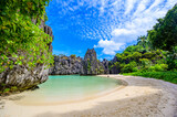 Fototapeta Zwierzęta - Hidden beach in Matinloc Island, El Nido, Palawan, Philippines - Paradise lagoon and beach in tropical scenery