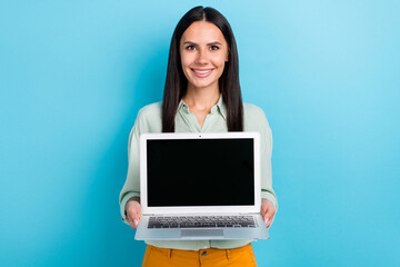 Canvas Print - Portrait of gorgeous young businesswoman promote you new working laptop sale discount isolated on blue color background