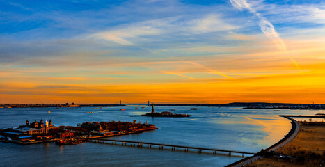 Poster - sunset over manhattan