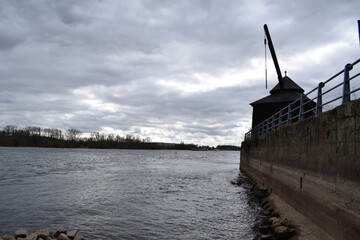 Canvas Print - alter Kran am Rhein, Oestrich-winkel