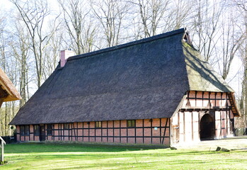 Sticker - Historischer Bauernhof im Frühling in der Kur Stadt Bad Fallingbostel, Niedersachsen