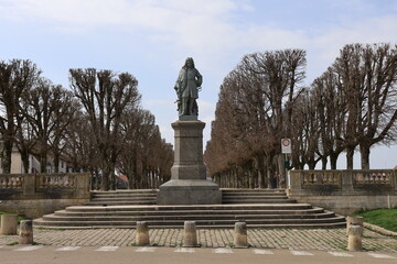 La statue du Maréchal de Vauban, de Auguste Bartholdi, édifiée en 1873, ville de Avallon, département de l'Yonne, France