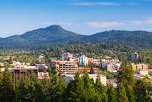 Eugene, Oregon, USA Downtown Cityscape And Mountains