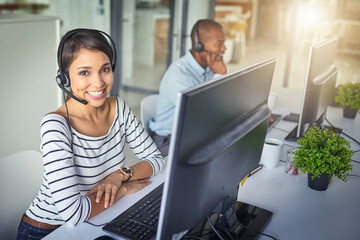 Aufkleber - Online and ready to help. Cropped shot of a young attractive female customer support agent working in the office.