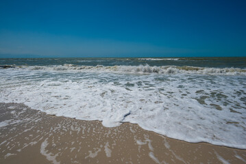 Fototapete - White Foam Waves On Beach Naples Florida