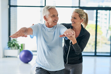 Aufkleber - Keep flexible, youre doing good. Cropped shot of a friendly female physiotherapist helping her senior patient with his exercises.