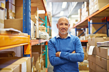 Aufkleber - I do a great job and I know it. Portrait of a warehouse employee standing beside shelving filled with boxes.