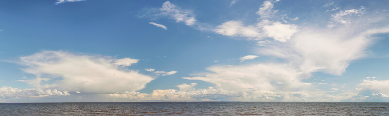 Wall Mural - cloudy sky and horizon over rough sea in windy weather