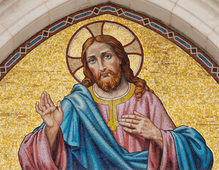 Papier Peint - BARI, ITALY - MARCH 3, 2022: The mosaic of Jesus on the facade of church Chiesa del Redentore from 20. cent.