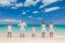 Portrait Healthy Caucasian Family White Clothes Tropical Beach