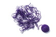 © Снежана Кудрявцева - Tangled threads with a ball lie on a white background.