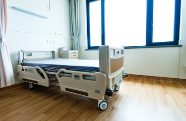 Canvas Print - Empty bed in hospital ward