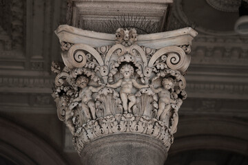 Poster - Low angle closeup of a column with angel sculptures and ornaments