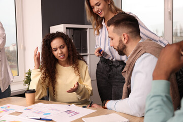 Canvas Print - Team of employees working together in office. Startup project