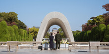 Memorial Cenotaph In Hiroshima Peace Memorial Park And Tourists　原爆死没者慰霊碑と観光客 広島平和記念公園
