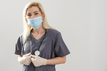 Poster - Covid19, coronavirus, healthcare and doctors concept. Portrait of professional confident young doctor in medical mask and coat, stethoscope over neck