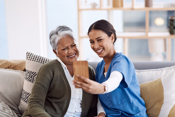 Canvas Print - Adding some fun to their days together. Shot of a young nurse taking selfies with a senior woman in a retirement home.