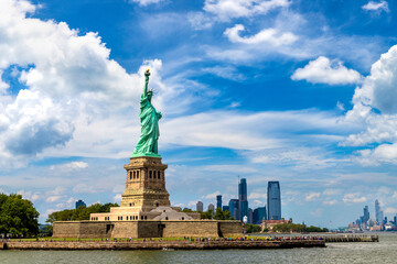 Sticker - Statue of Liberty against Manhattan