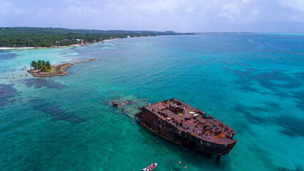 Canvas Print - High angle shot of an old abandoned ship at San Andres, Colombia