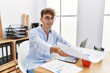 young caucasian man smiling confident working at office