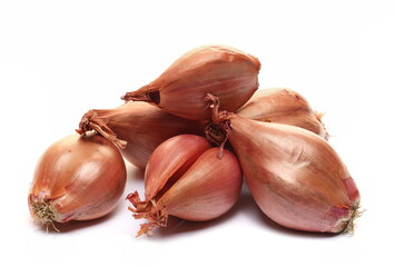 Wall Mural - Shallot isolated on white background