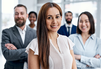 Aufkleber - Without good leadership, a team wont reach its full potential. Portrait of a businesswoman standing in an office with her colleagues in the background.