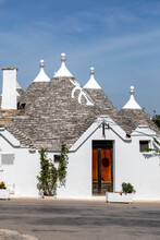  Tradtional White Houses In Trulli Village. Alberobello, Italy. The Style Of Construction Is Specific To The Murge Area Of The Italian Region Of Apulia 