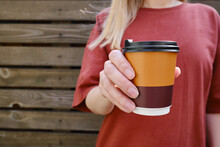 Paper Cup With Coffee In A Woman's Hand. Time To Drink Coffee In The City. Coffee To Go. Enjoy The Moment, Take A Break. Disposable Paper Cup Close-up. Delicious Hot Drink. Empty Space For Text