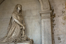 Statue On An Old Tomb - Beginning Of 1800, Marble - Located In Genoa Cemetery, Italy