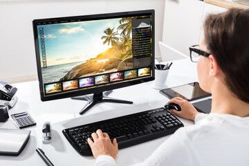 Aufkleber - Businesswoman Using Computer At Workplace