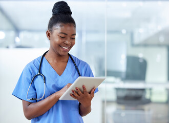 Aufkleber - Theres nothing my tablet doesnt help me with. Shot of a young female doctor using a digital tablet at work.