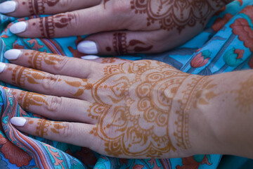 woman hand indian drawing mehendi 