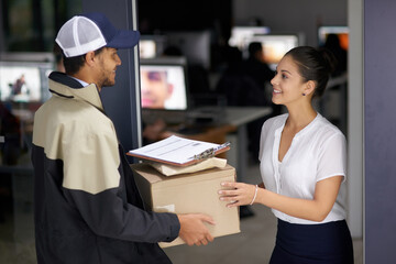 Aufkleber - Getting your package delivered on time every time. Cropped shot of a courier making a delivery to a businesswoman at her office.