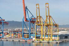 Hafen Mit Container Terminal Und Containerbrücken