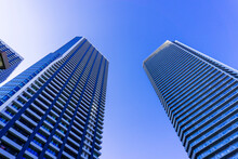 Exterior Of High-rise Condominium And Refreshing Blue Sky Scenery_c_50