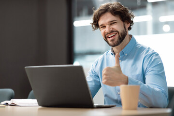 Aufkleber - Portrait of smiling business man using laptop showing thumbs up