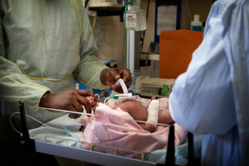 Wall Mural - Pediatric emergencies intervene in a hospital for a newborn baby.