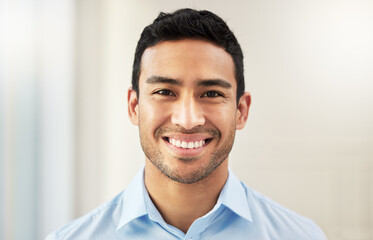 Aufkleber - Proud of the professional goals Ive reached. Shot of a handsome young businessman in his office.